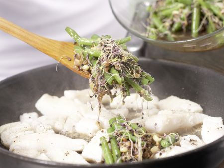 Sprossenpfanne mit Heilbutt Zubereitung Schritt 9 Sprossenpfanne mit Heilbutt Zubereitung Schritt 9