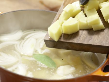 Steckrübentopf mit Kassler Zubereitung Schritt 5 Steckrübentopf mit Kassler Zubereitung Schritt 5