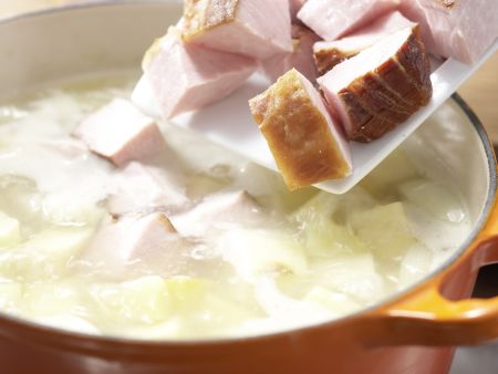 Steckrübentopf mit Kassler Zubereitung Schritt 7 Steckrübentopf mit Kassler Zubereitung Schritt 7