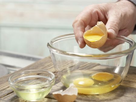 Sterntaler-Suppe mit Eierstich Zubereitung Schritt 1 Sterntaler-Suppe mit Eierstich Zubereitung Schritt 1