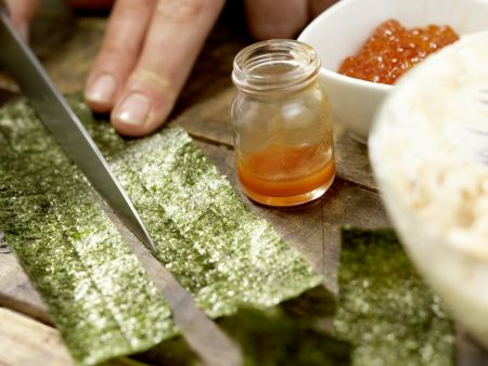 Sushi-Schiffchen Zubereitung Schritt 6 Sushi-Schiffchen Zubereitung Schritt 6