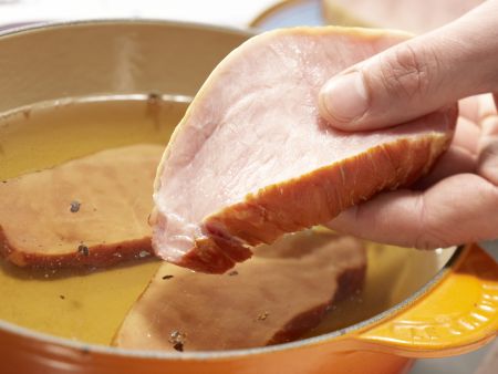 Tellersülze mit Kassler Zubereitung Schritt 3 Tellersülze mit Kassler Zubereitung Schritt 3