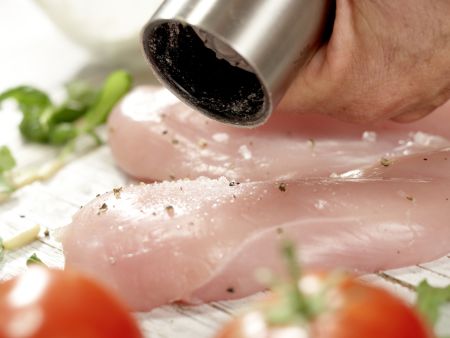 Thailändischer Hähnchensalat Zubereitung Schritt 2 Thailändischer Hähnchensalat Zubereitung Schritt 2