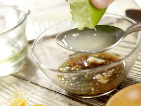 Thailändischer Hähnchensalat Zubereitung Schritt 7 Thailändischer Hähnchensalat Zubereitung Schritt 7