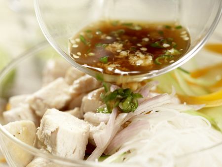 Thailändischer Hähnchensalat Zubereitung Schritt 9 Thailändischer Hähnchensalat Zubereitung Schritt 9