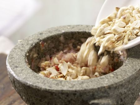 Tofu-Gurken-Salat Zubereitung Schritt 8 Tofu-Gurken-Salat Zubereitung Schritt 8