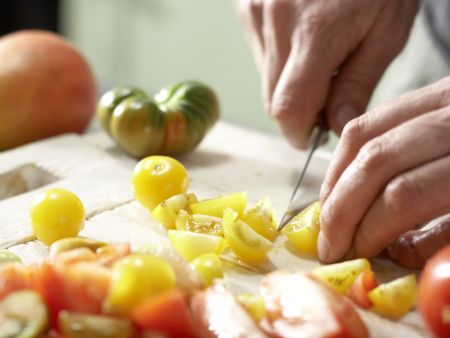 Tomaten-Mango-Salat Zubereitung Schritt 2 Tomaten-Mango-Salat Zubereitung Schritt 2