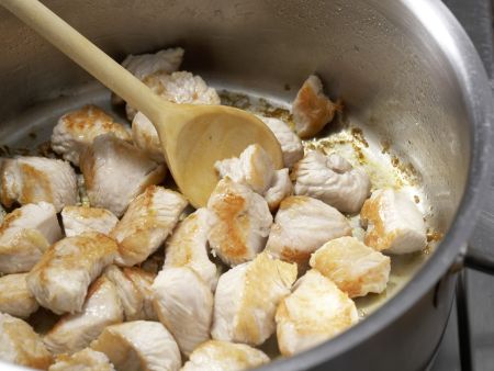 Tortellini mit Putensauce Zubereitung Schritt 3 Tortellini mit Putensauce Zubereitung Schritt 3