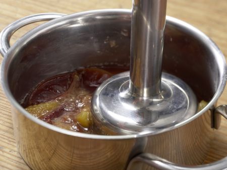 Vanillenudeln mit Zwetschgenmus Zubereitung Schritt 2 Vanillenudeln mit Zwetschgenmus Zubereitung Schritt 2