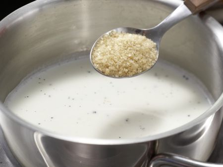 Vanillenudeln mit Zwetschgenmus Zubereitung Schritt 5 Vanillenudeln mit Zwetschgenmus Zubereitung Schritt 5