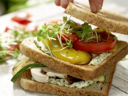 Vegetarische Club-Sandwiches Zubereitung Schritt 9 Vegetarische Club-Sandwiches Zubereitung Schritt 9