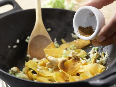 Vegetarische Nudelpfanne Zubereitung Schritt 5 Vegetarische Nudelpfanne Zubereitung Schritt 5