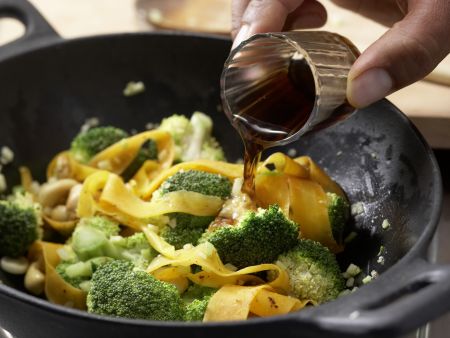 Vegetarische Nudelpfanne Zubereitung Schritt 6 Vegetarische Nudelpfanne Zubereitung Schritt 6