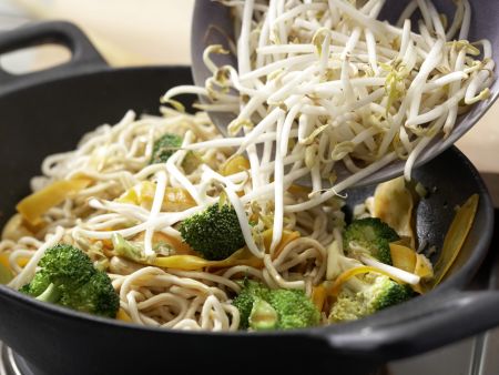Vegetarische Nudelpfanne Zubereitung Schritt 7 Vegetarische Nudelpfanne Zubereitung Schritt 7