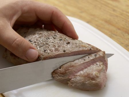 Wildschweinfilet mit Feigen Zubereitung Schritt 12 Wildschweinfilet mit Feigen Zubereitung Schritt 12