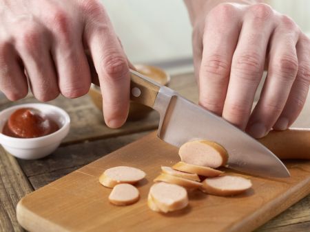 Würstchengulasch mit Spätzle Zubereitung Schritt 3 Würstchengulasch mit Spätzle Zubereitung Schritt 3