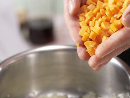 Würstchengulasch mit Spätzle Zubereitung Schritt 4 Würstchengulasch mit Spätzle Zubereitung Schritt 4