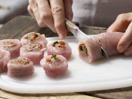 Würzige Putenrouladenspieße Zubereitung Schritt 4 Würzige Putenrouladenspieße Zubereitung Schritt 4