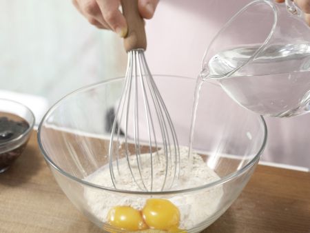 Würziger Bärlauchschmarrn Zubereitung Schritt 2 Würziger Bärlauchschmarrn Zubereitung Schritt 2