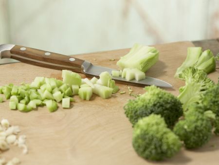 Würziger Bratreis aus dem Wok Zubereitung Schritt 3 Würziger Bratreis aus dem Wok Zubereitung Schritt 3