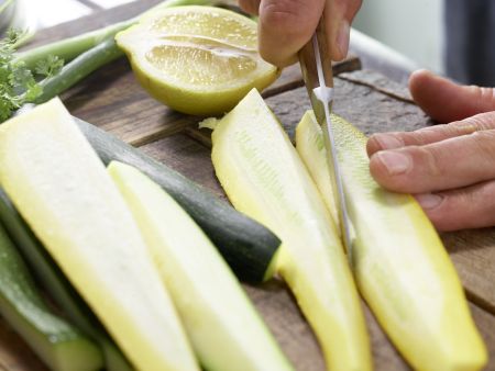 Zanderfilet auf Zucchini Zubereitung Schritt 1 Zanderfilet auf Zucchini Zubereitung Schritt 1