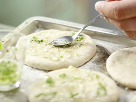 Zucchini-Pizza mit Mozzarella Zubereitung Schritt 7 Zucchini-Pizza mit Mozzarella Zubereitung Schritt 7
