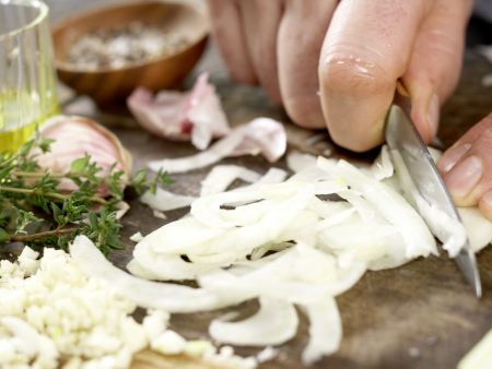 Zwiebelsuppe – smarter Zubereitung Schritt 3 Zwiebelsuppe – smarter Zubereitung Schritt 3