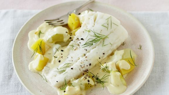 Kabeljau mit Schmorgurken und Kartoffeln Rezept | EAT SMARTER