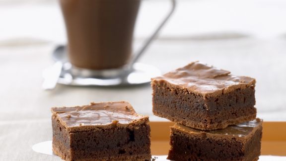 Schokoladenkuchen (Brownies) Rezept | EAT SMARTER
