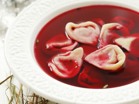 Rezept: Polnische Nudeltaschen mit Pilzen gefüllt (Uszka) in Borschtsch