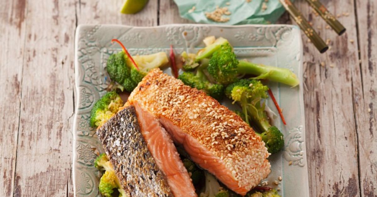 Lachs mit Sesamkruste und Brokkoli Rezept | EAT SMARTER Lachs mit Sesamkruste und Brokkoli Rezept | EAT SMARTER