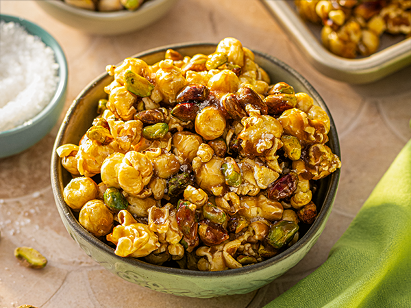 Karamell-Pistazien-Popcorn mit Meersalz Karamell-Pistazien-Popcorn mit Meersalz