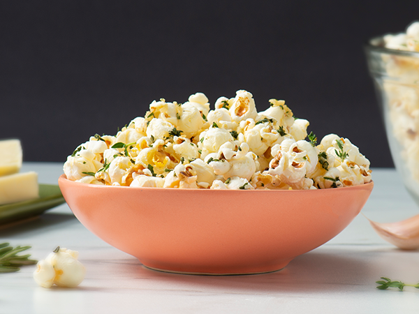 Knoblauch und Kräuter Butter-Popcorn Knoblauch und Kräuter Butter-Popcorn