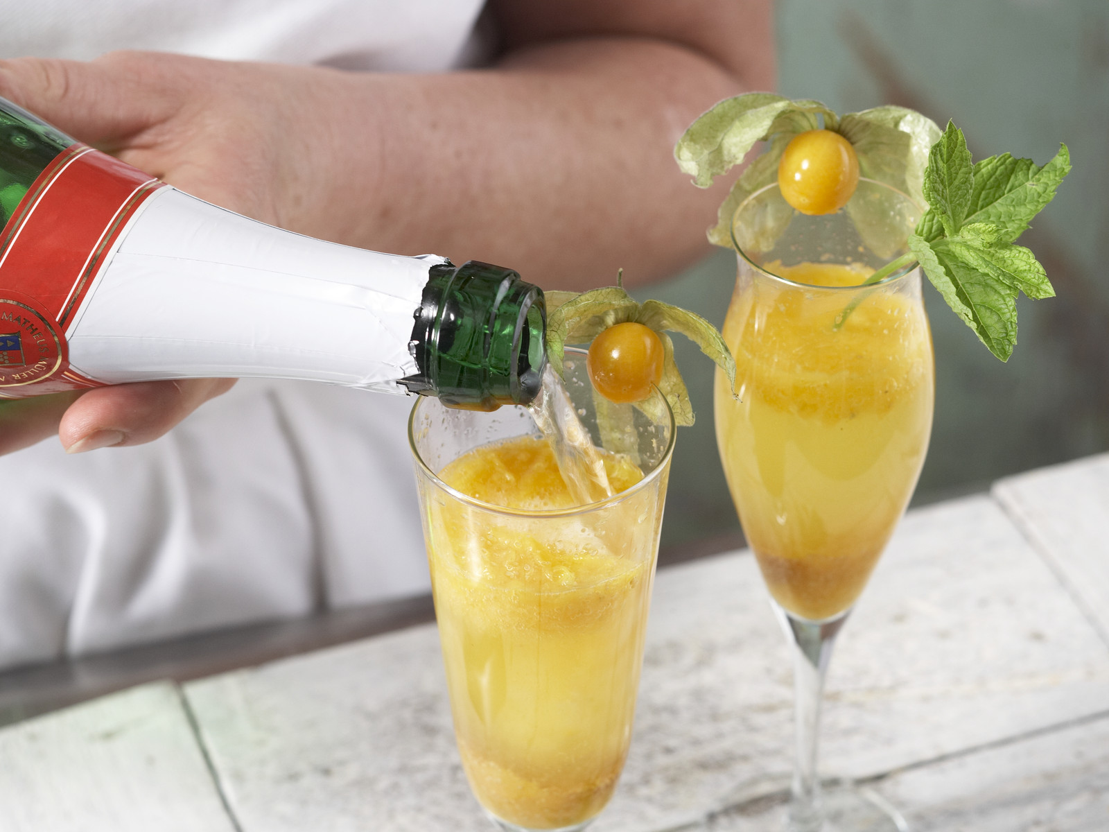Alkoholfrei Fruchtige Sekt Cocktails Mit Physalis Und Hibiskus Rezept Eat Smarter
