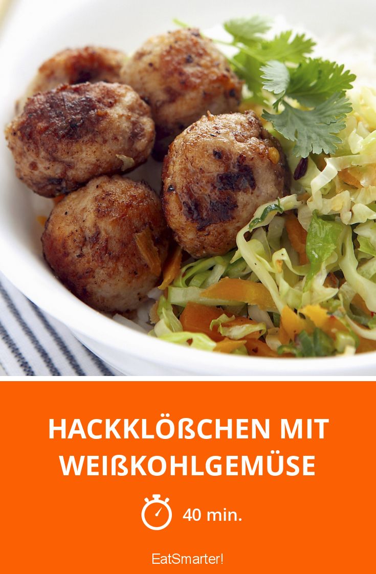 Hackklößchen mit Weißkohlgemüse Rezept | EAT SMARTER