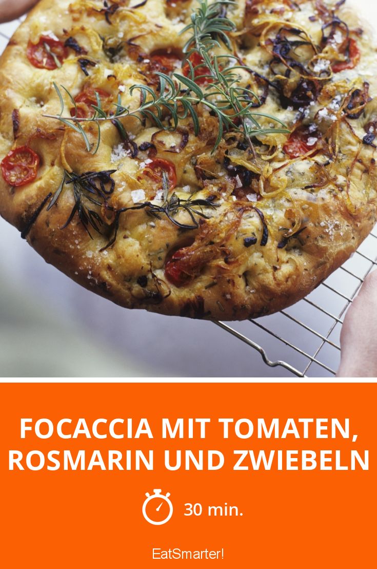 Focaccia mit Tomaten, Rosmarin und Zwiebeln Rezept | EAT SMARTER