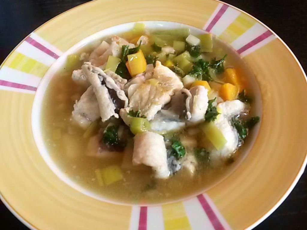 Aal-Gemüse-Suppe Rezept | EAT SMARTER