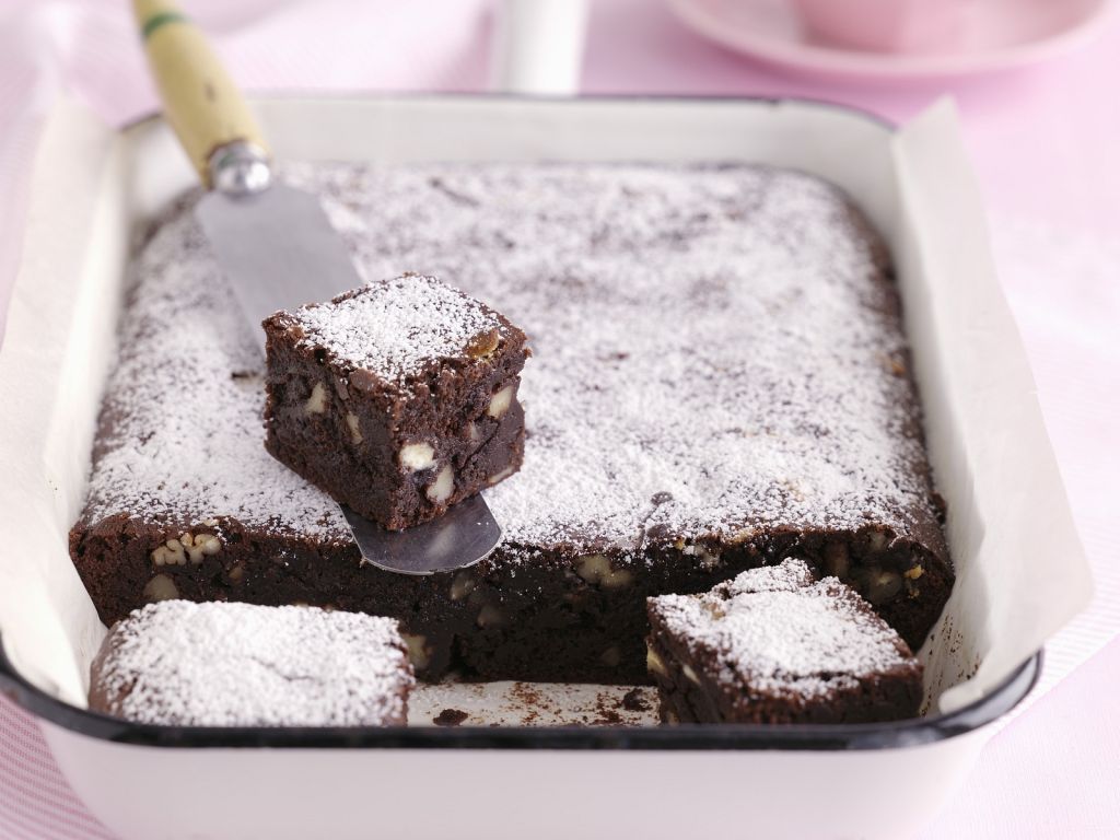 Amerikanische Brownies mit Walnüssen Rezept | EAT SMARTER