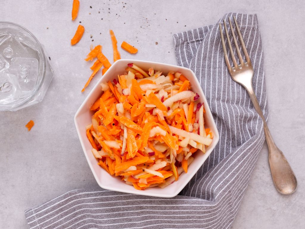 Apfel-Möhren-Salat Rezept | EAT SMARTER Apfel-Möhren-Salat Rezept | EAT SMARTER