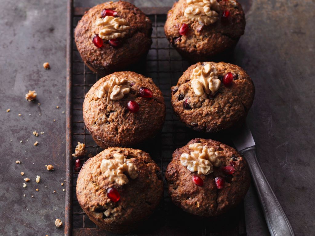 Apfel-Muffins mit Walnüssen Rezept | EAT SMARTER