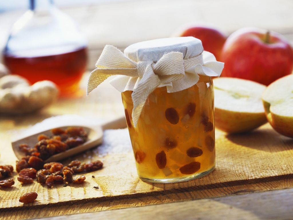 Apfelmarmelade mit Ingwer und beschwipsten Rosinen Rezept | EAT SMARTER