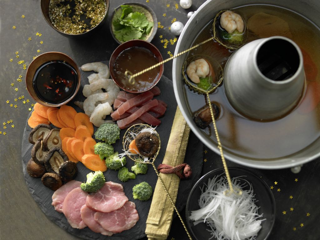 Asiatisches Fondue mit Dips Rezept EAT SMARTER