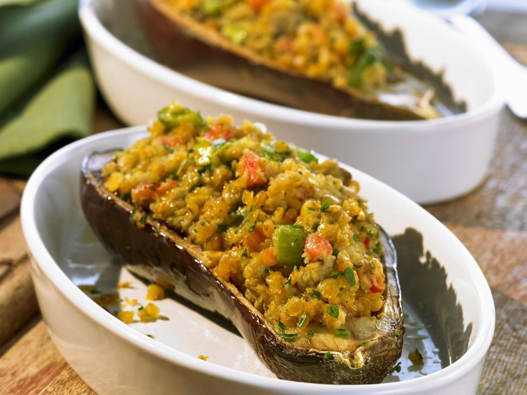 Auberginen mit Füllung nach indischer Art Rezept | EAT SMARTER