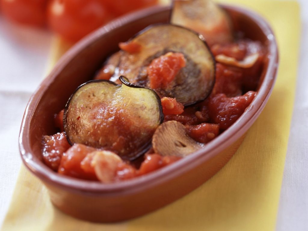 Italienischer Auberginen-Tomaten-Auflauf Rezept | EAT SMARTER