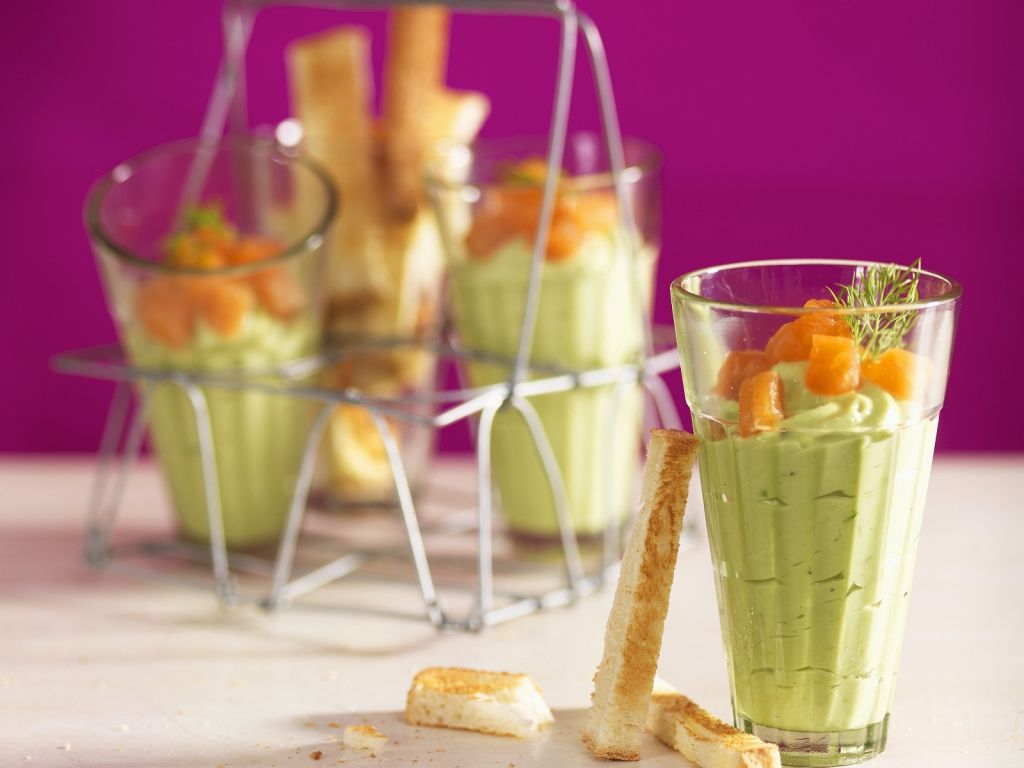 Avocadocreme mit Lachs Rezept | EAT SMARTER