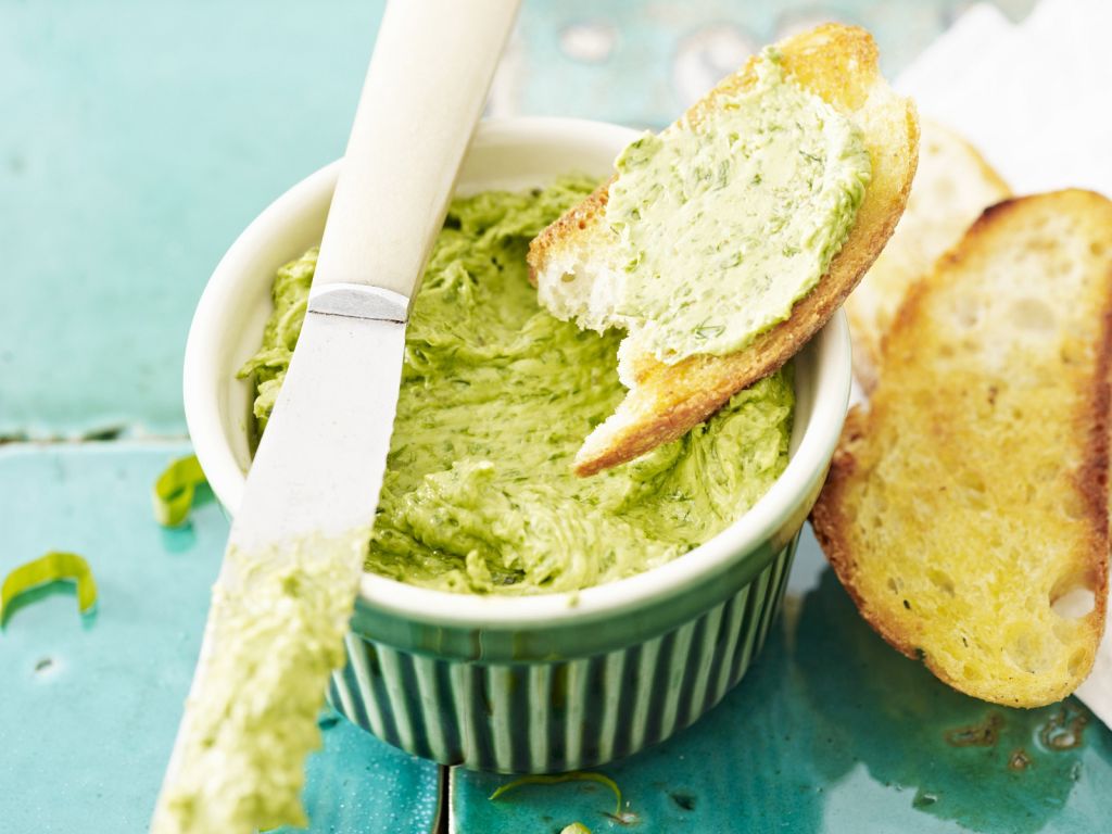 Bärlauch-Walnuss-Aufstrich Rezept | EAT SMARTER