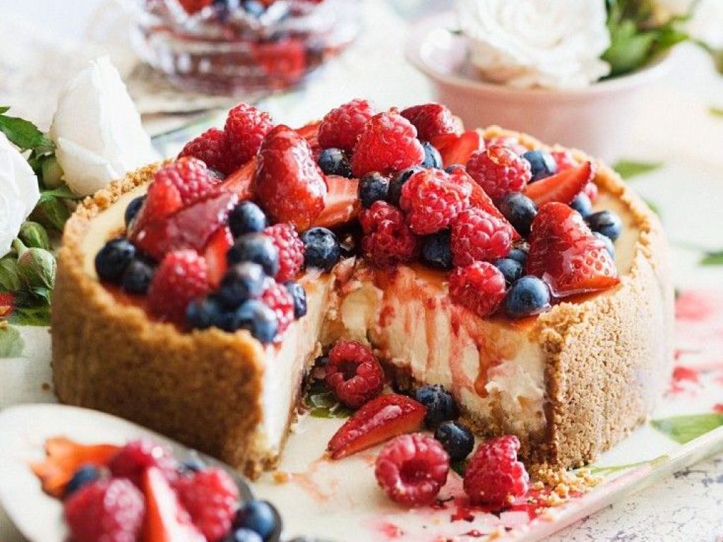 Beeren-Käsekuchen Rezept | EAT SMARTER