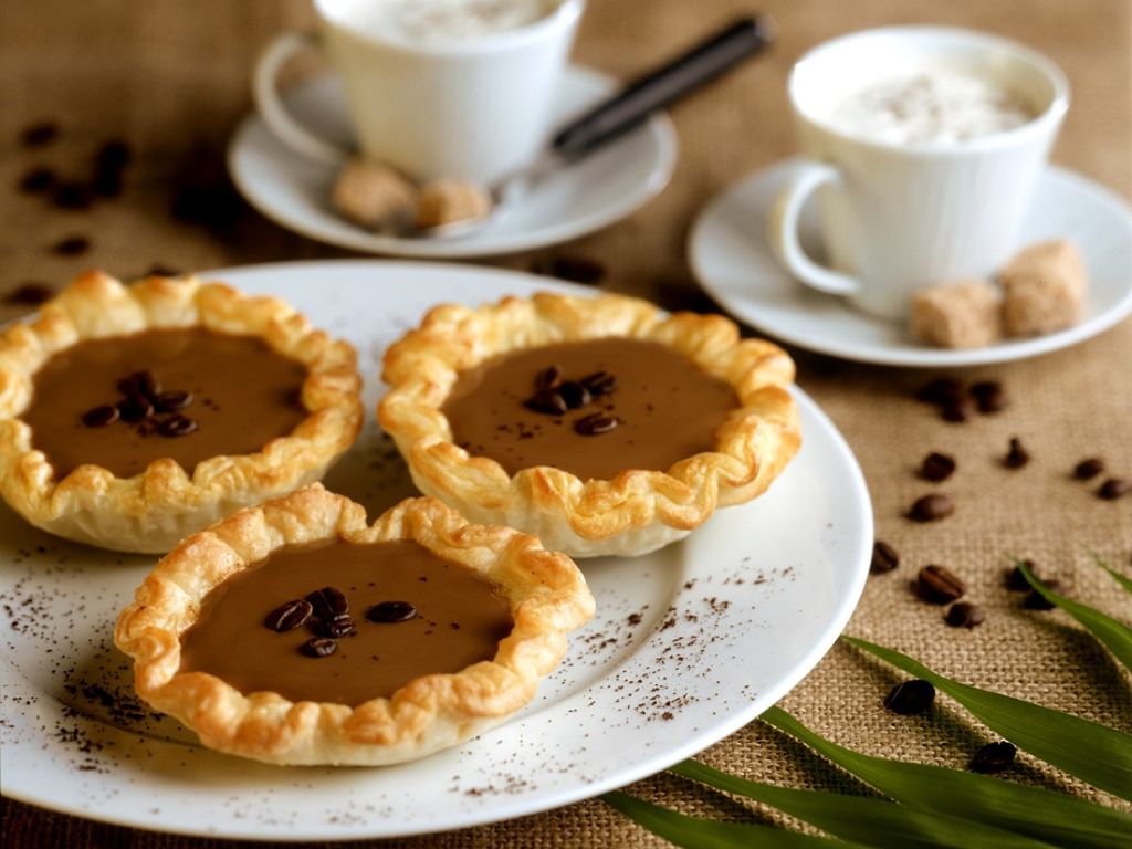 Blätterteig-Tarteletts mit Kaffeecreme Rezept | EAT SMARTER