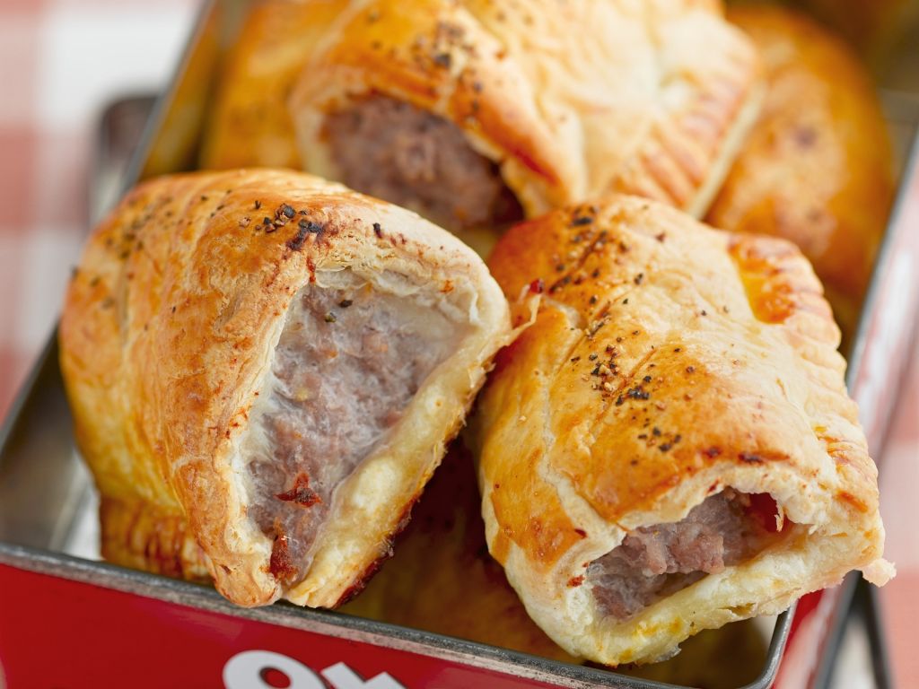 Blätterteigröllchen mit Wurstbrät Rezept | EAT SMARTER