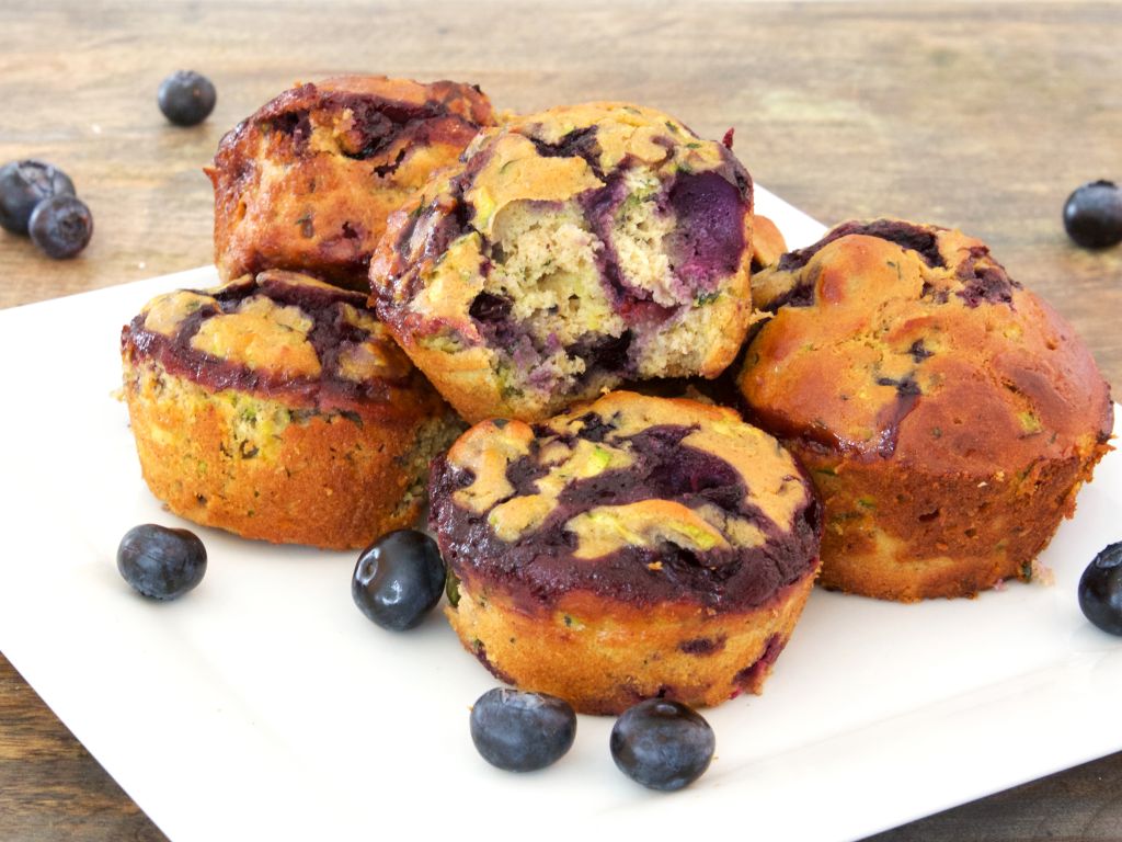 BlaubeerZucchiniMuffins Rezept EAT SMARTER